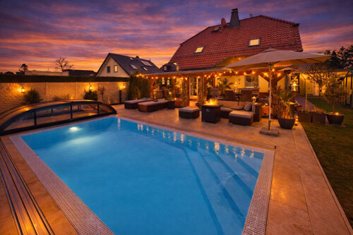 Pool mit Blick zum Haus