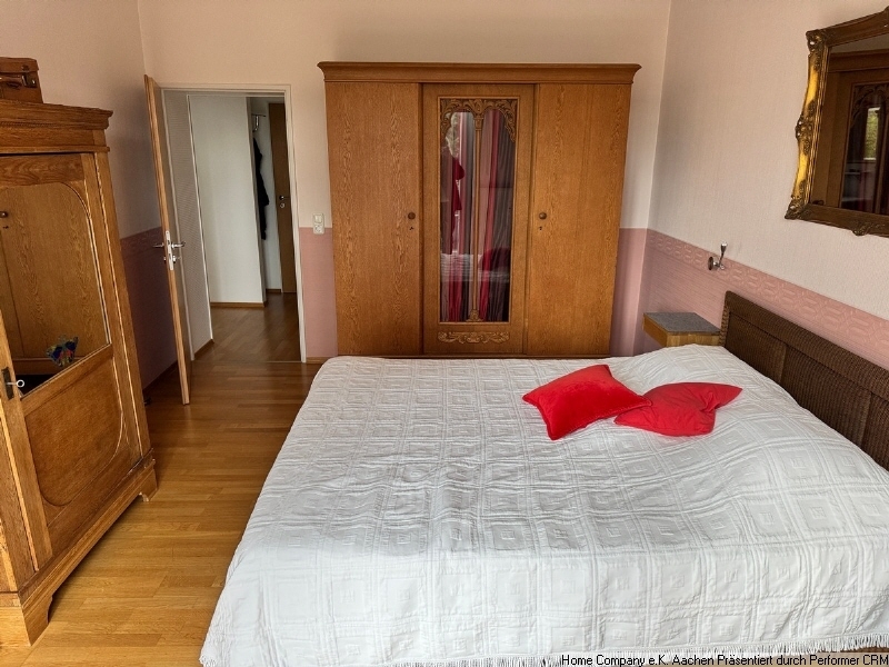 Aachen-Laurensberg: Nähe Klinikum und RWTH: Große, möbl. 3-Zi.-Whng. m. Balkon und Garage - Foto 4