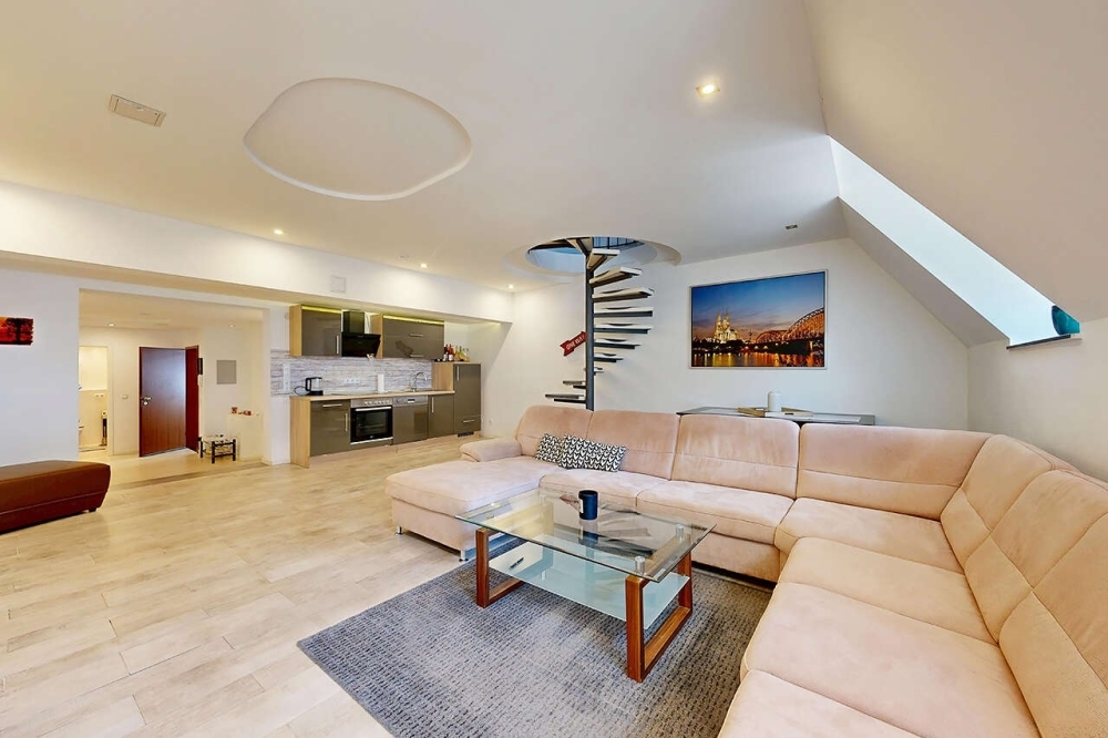 PHI AACHEN - Großzügige Maisonettewohnung mit schönem Innenhof in bekannter Lage von Stolberg! - Foto 2