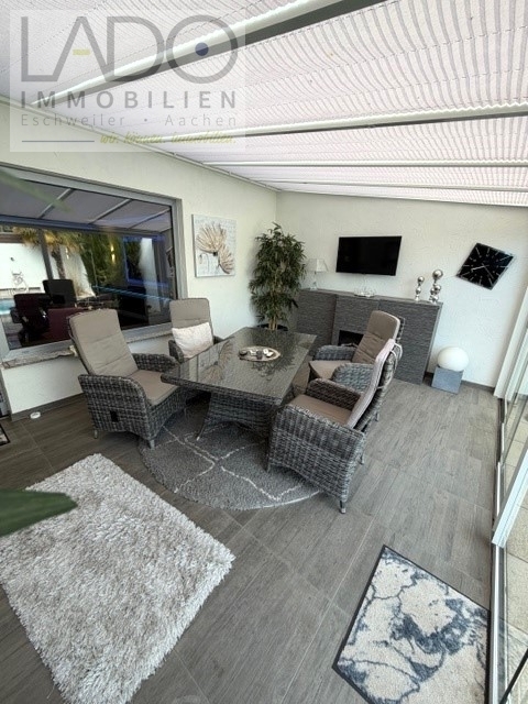 LADO bietet: Einfamilienhaus (teil- oder voll möbliert) mit Garten, Pool + Wintergarten in Bergrath! - Photo 2