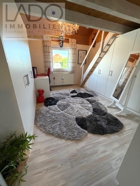 LADO bietet: Einfamilienhaus (teil- oder voll möbliert) mit Garten, Pool + Wintergarten in Bergrath! - Photo 3