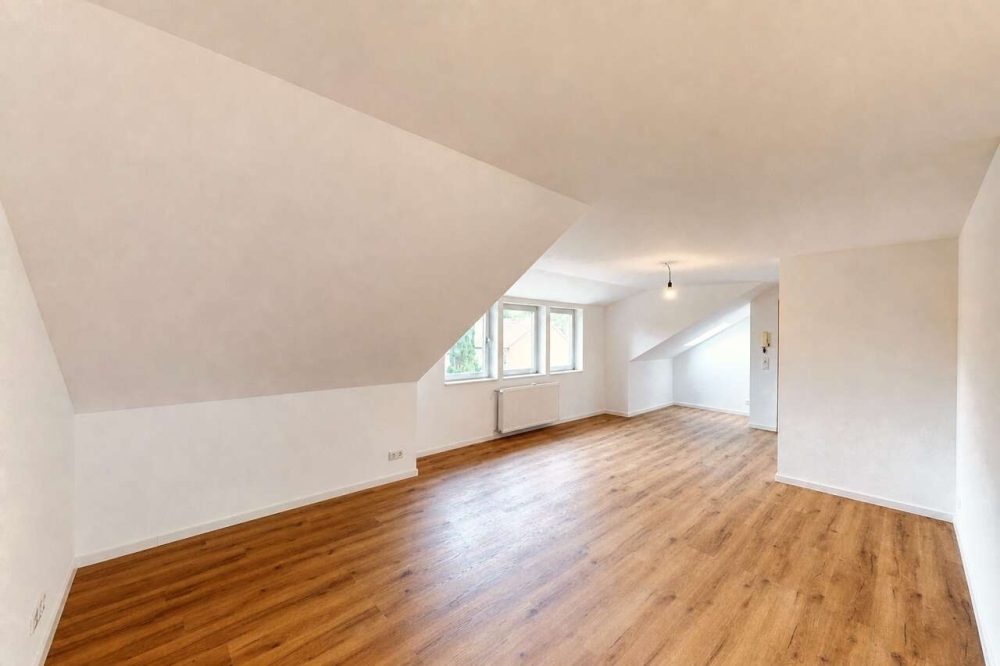 PHI AACHEN - Einziehen und wohlfühlen: Modernisiertes Dachgeschoss-Apartment in Eschweiler! - Foto 2