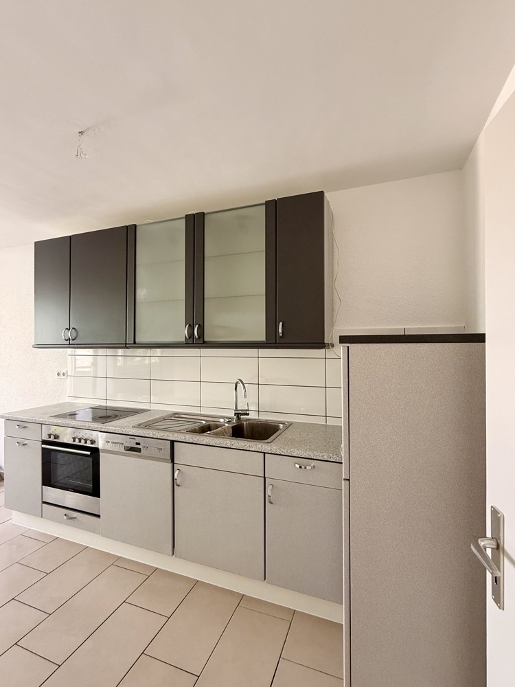 Großzügige 2-Zimmer-Wohnung mit Balkon, Stellplatz und Einbauküche in ruhiger Wohnlage von Griesheim - Photo 4