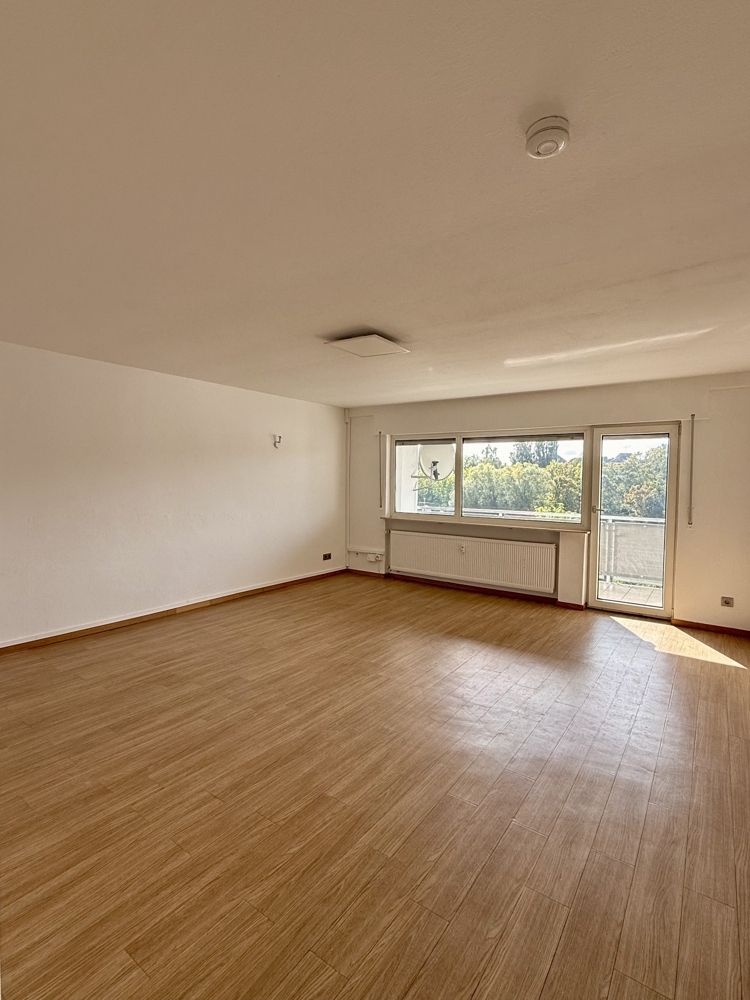 Lichtdurchflutete 3,5-Zimmer-Wohnung mit Südbalkon, Weitblick & Stellplatz in Reinheim - Foto 1