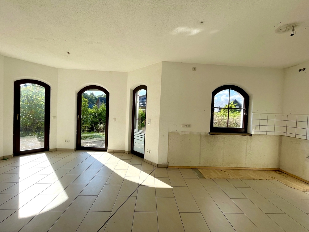 Küche mit angrenzender Terrasse