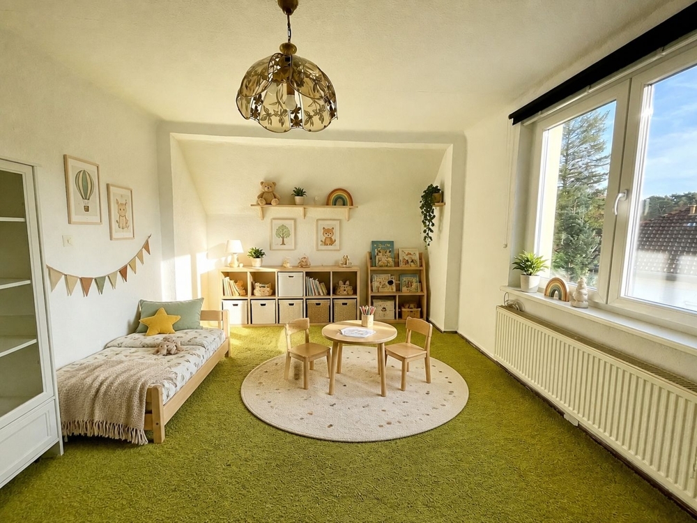 Kinderzimmer OG möbliert