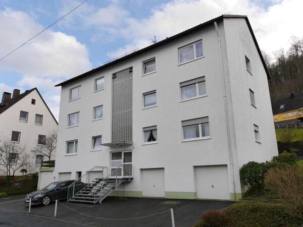 Vorderansicht mit Garage
