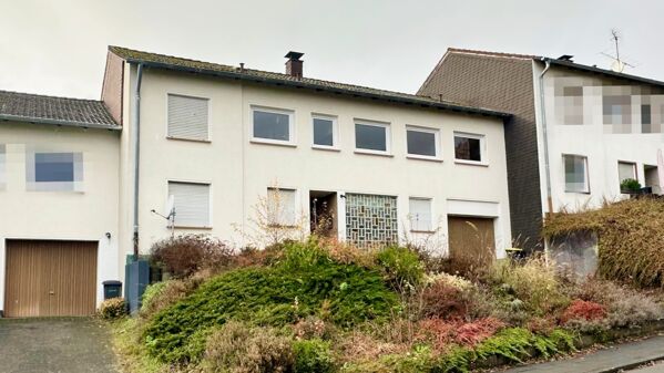 Vorderansicht mit Garage