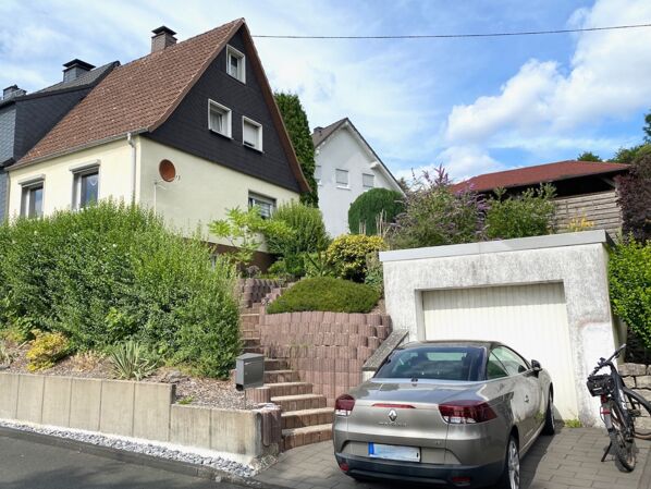 Doppelhaushälfte mit Garage