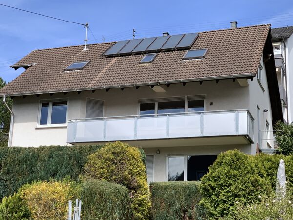 Objektansicht mit Solaranlage