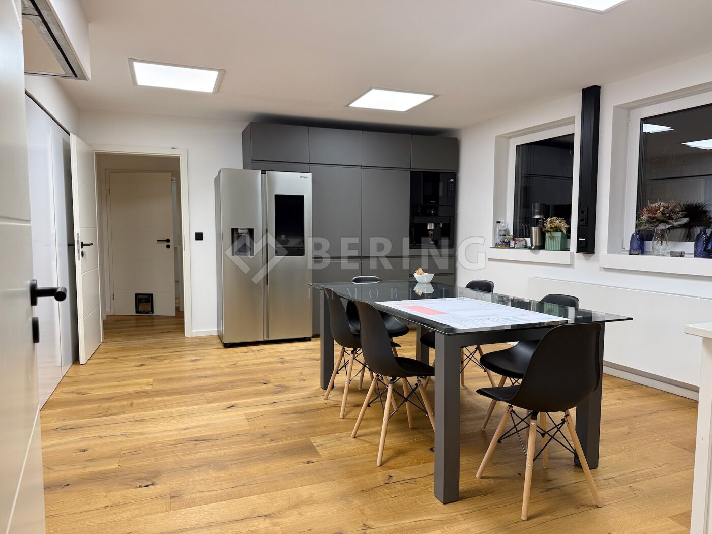 Büro/Besprechung/Küche