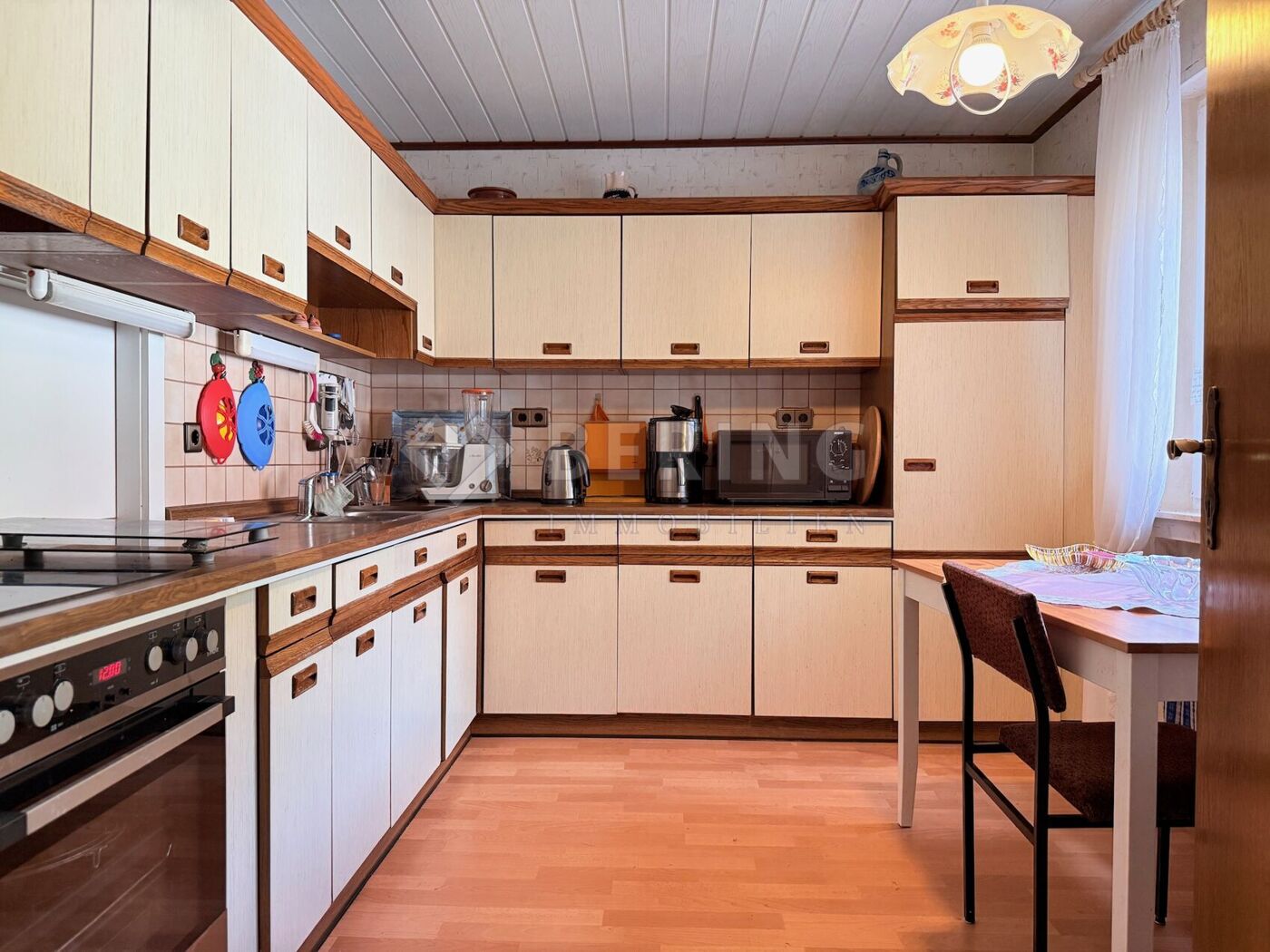 Küche mit Frühstücksplatz