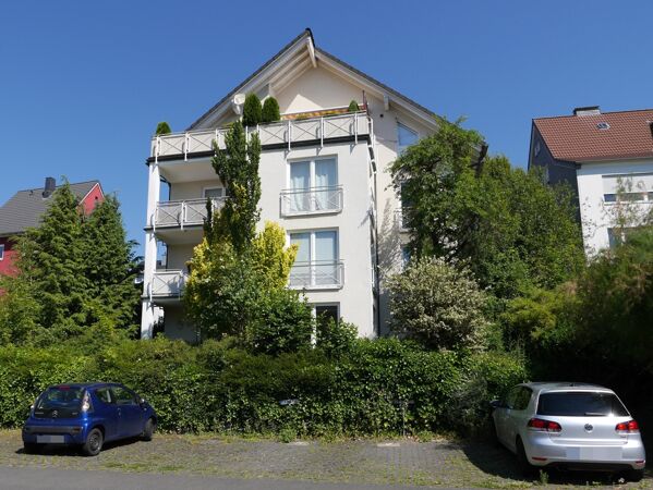 Rückansicht mit Stellplatz