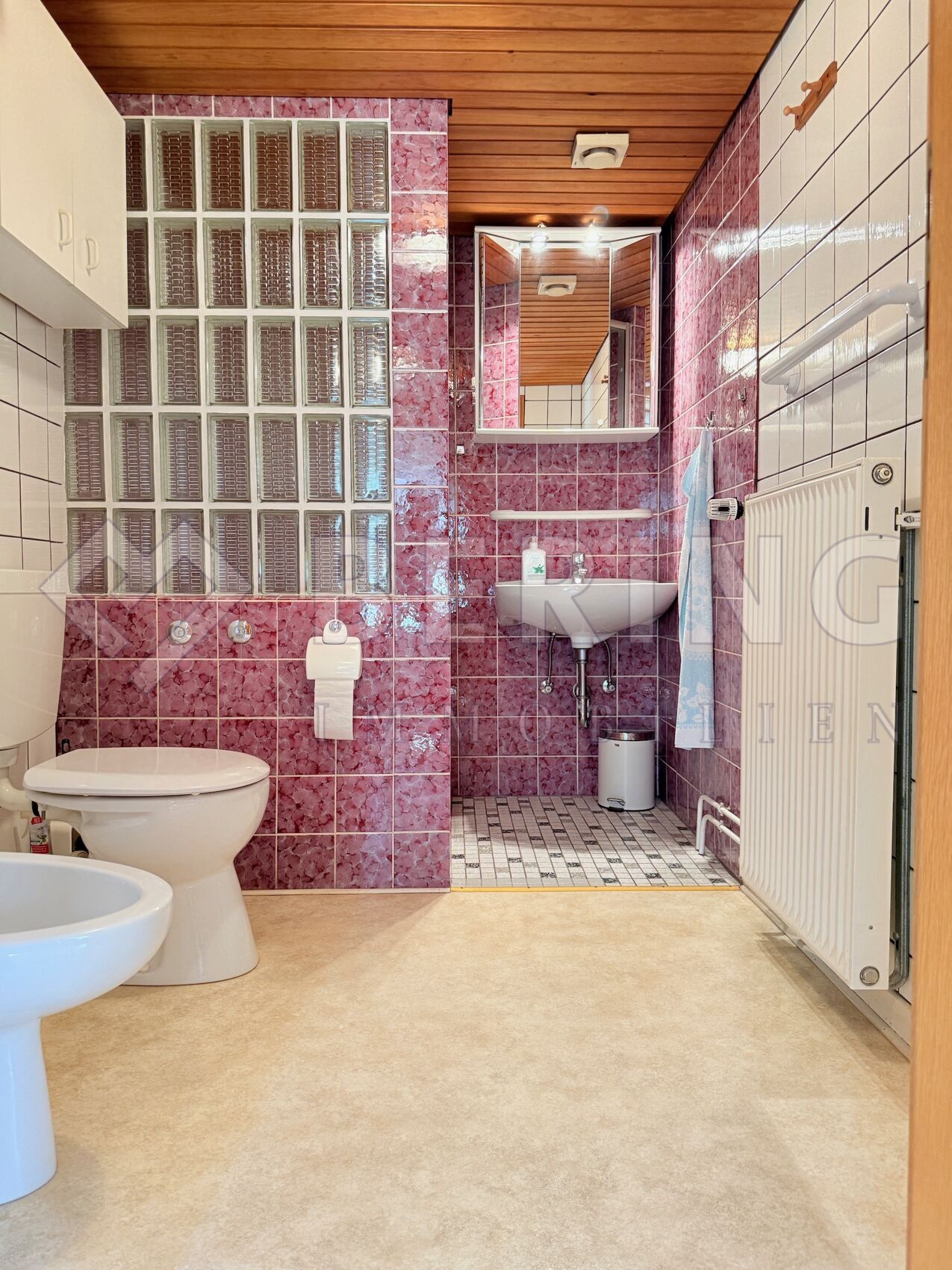 Bad mit Dusche/WC