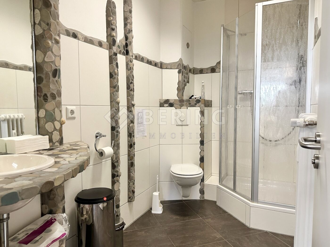 Badezimmer mit Dusche