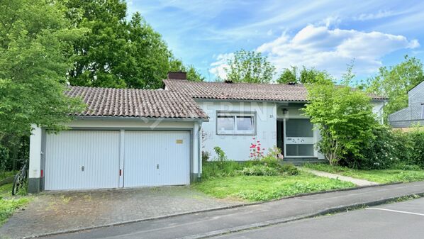 Objektansicht mit Doppelgarage