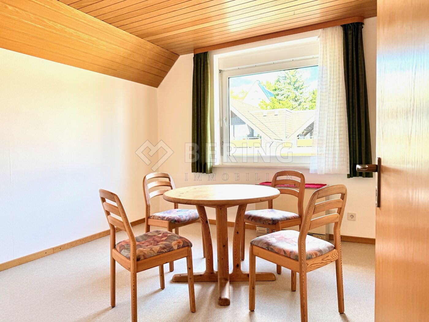 Zimmer 1, Dachgeschoss