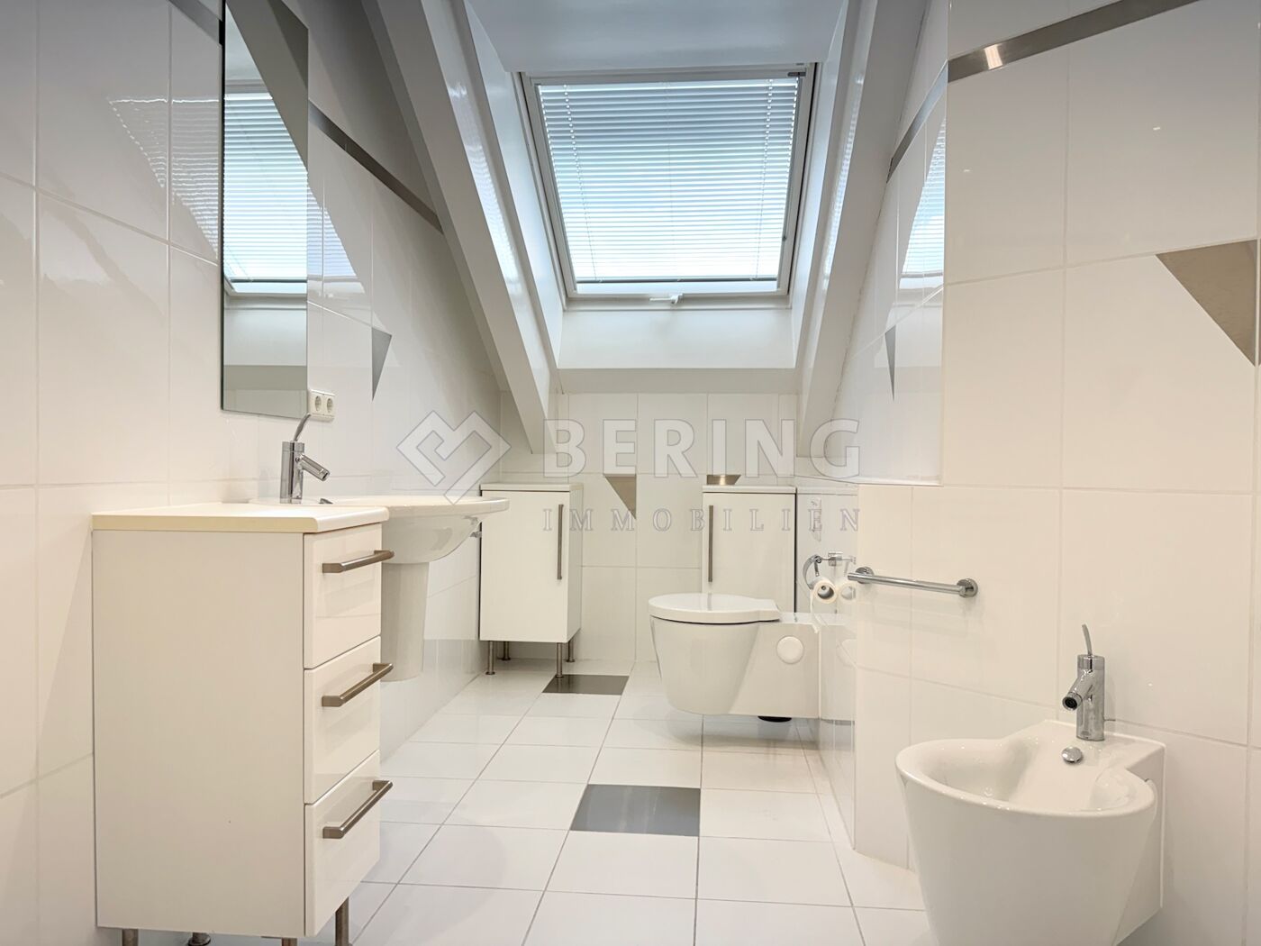 separates WC