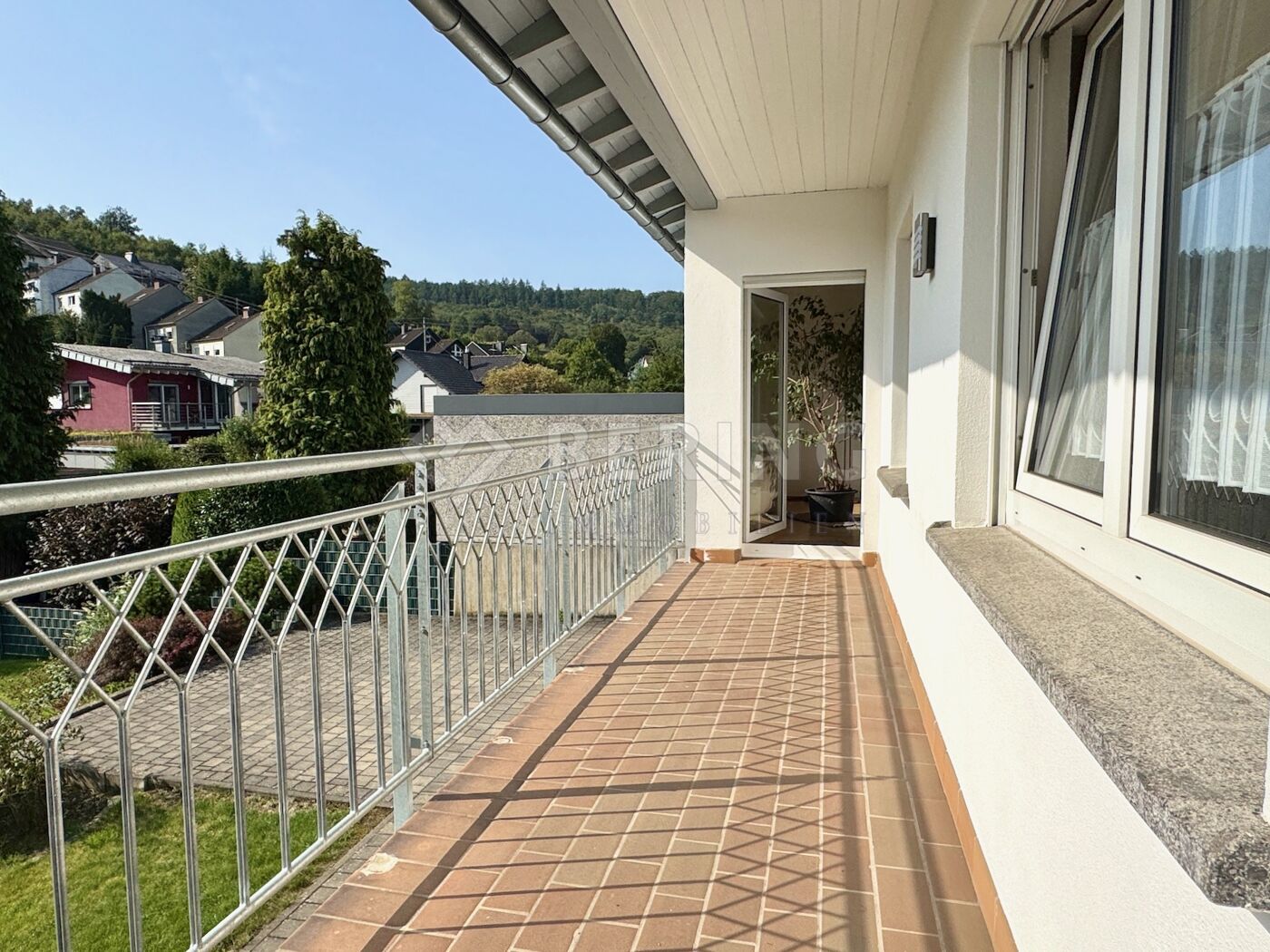 Balkon mit neuem Geländer