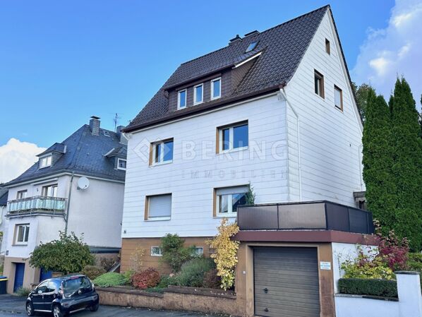 Vorderansicht m. Garage