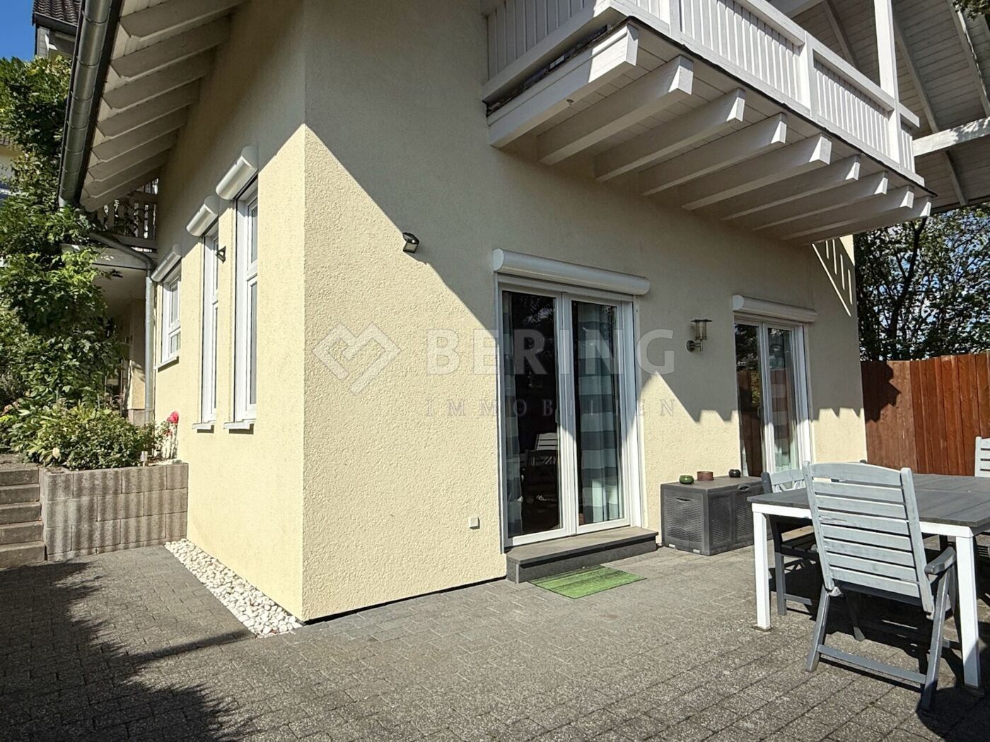 Rückansicht mit Terrasse
