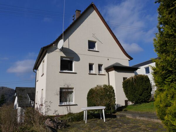 Rückansicht mit Terrasse