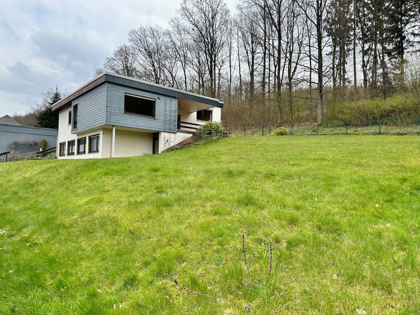 Schönes Grundstück direkt am Wald