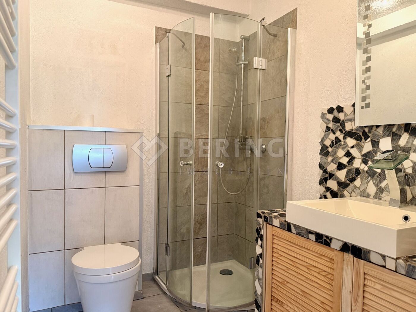 Bad mit Dusche/WC