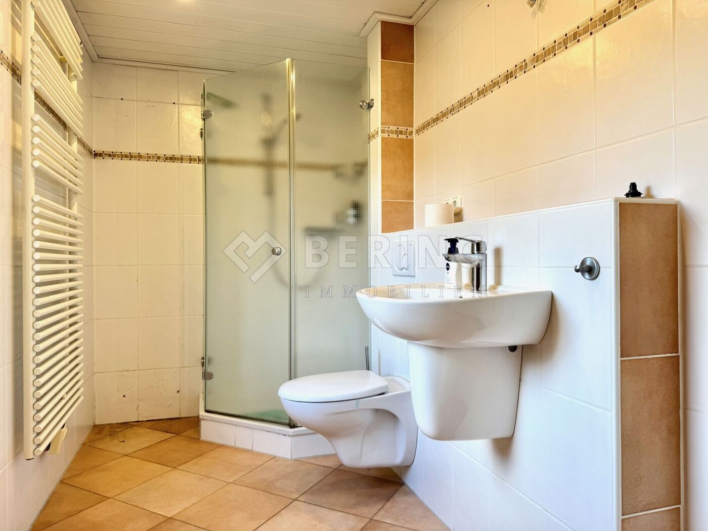 Modernisiertes  Badezimmer im EG 