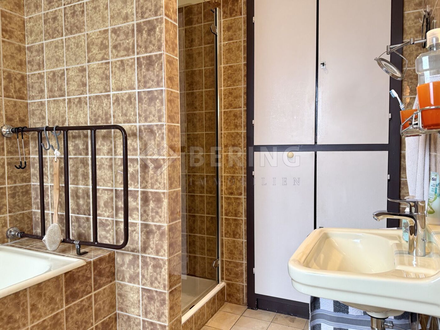 Mit Wanne/Dusche/WC