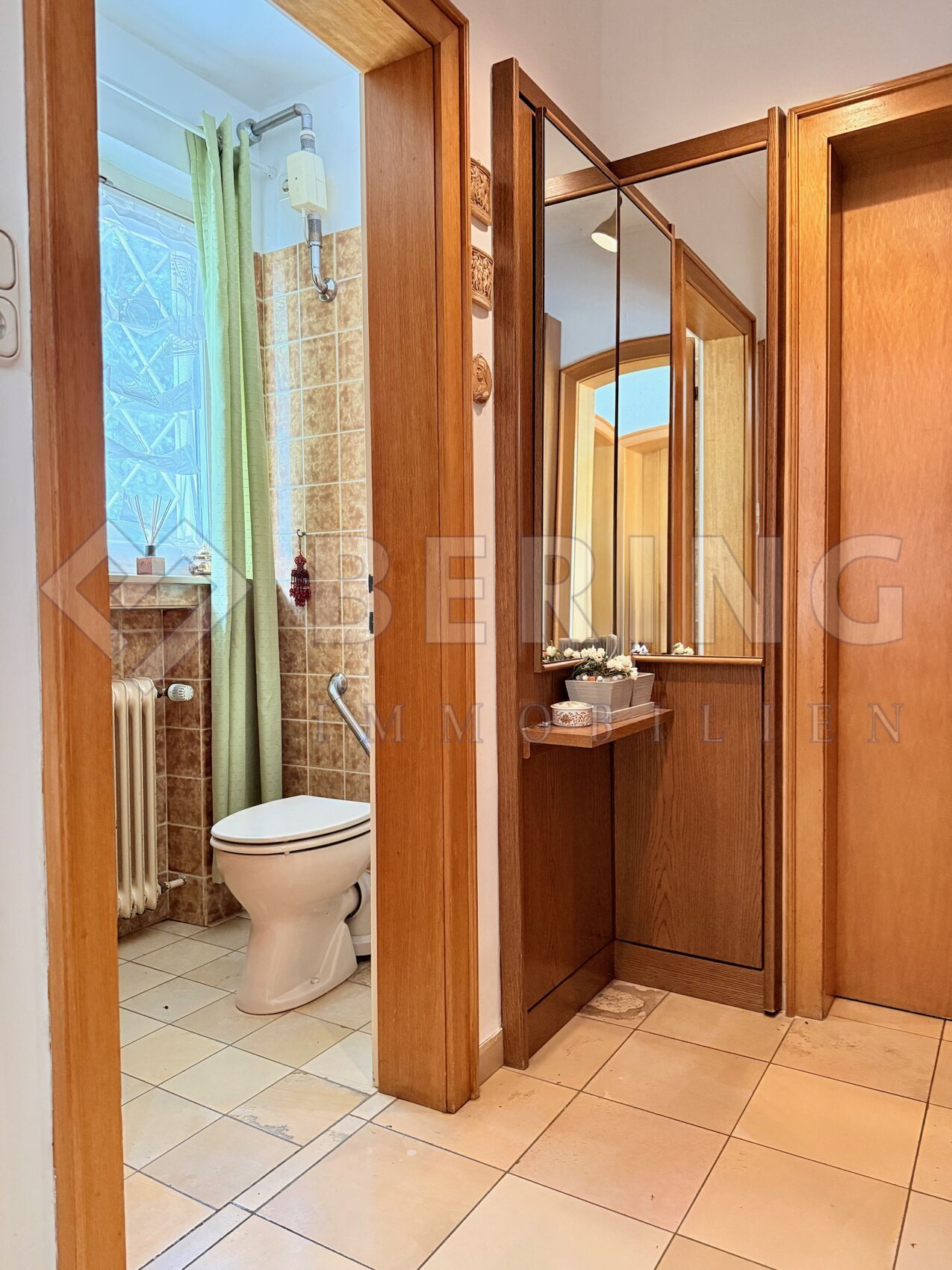 Mit Garderobe und