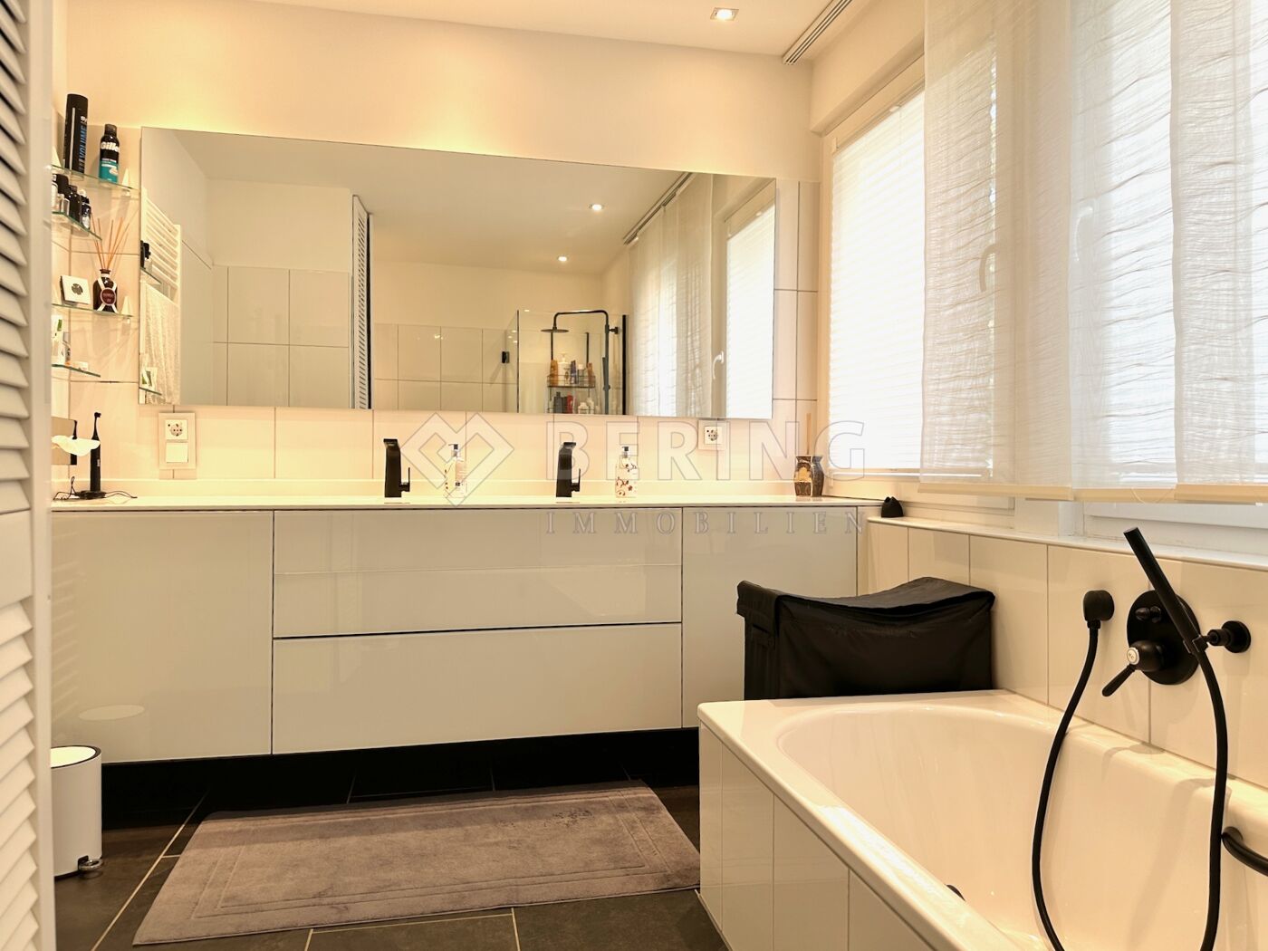 Mit Wanne und Dusche