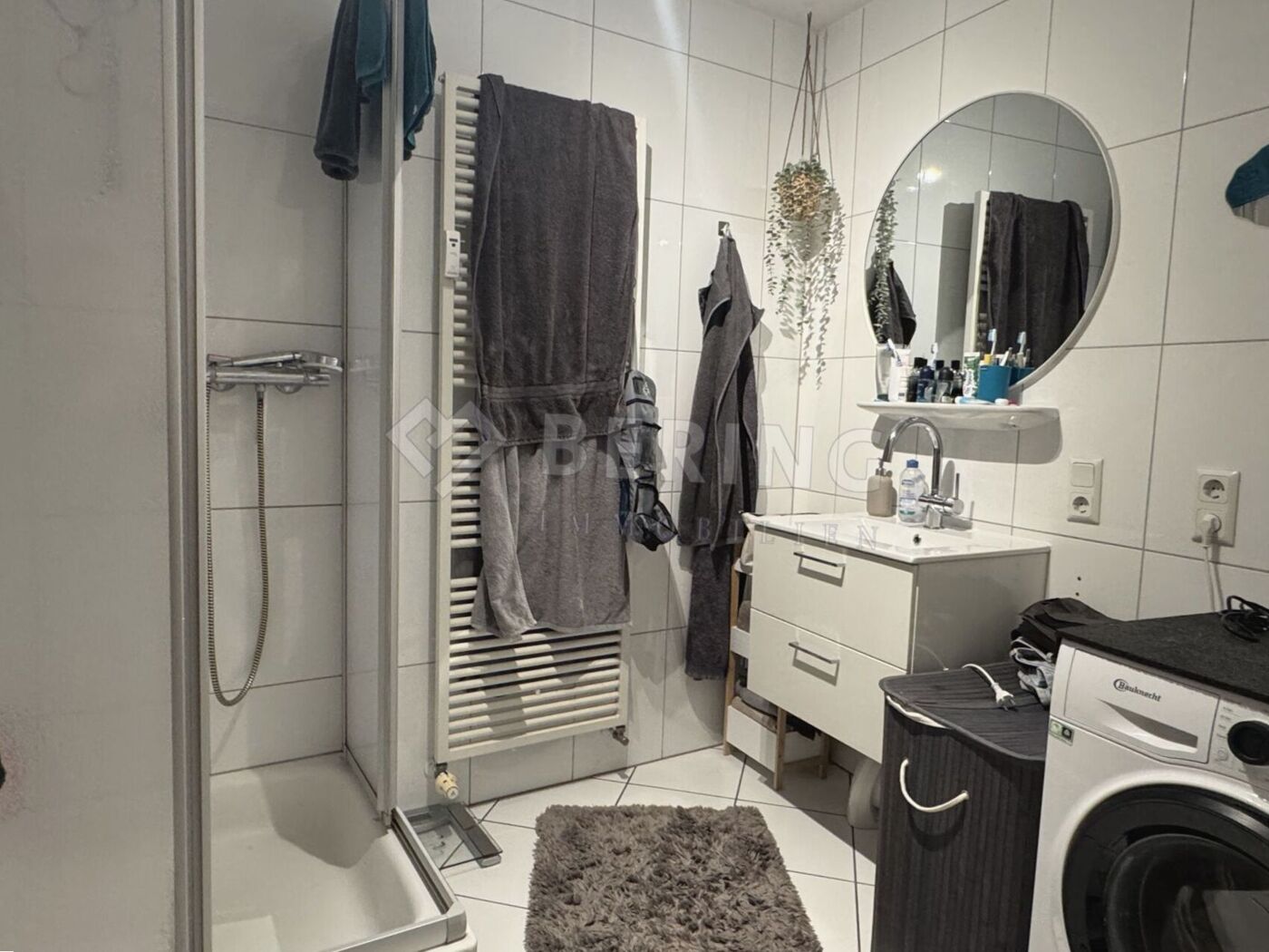 Badezimmer mit Dusche