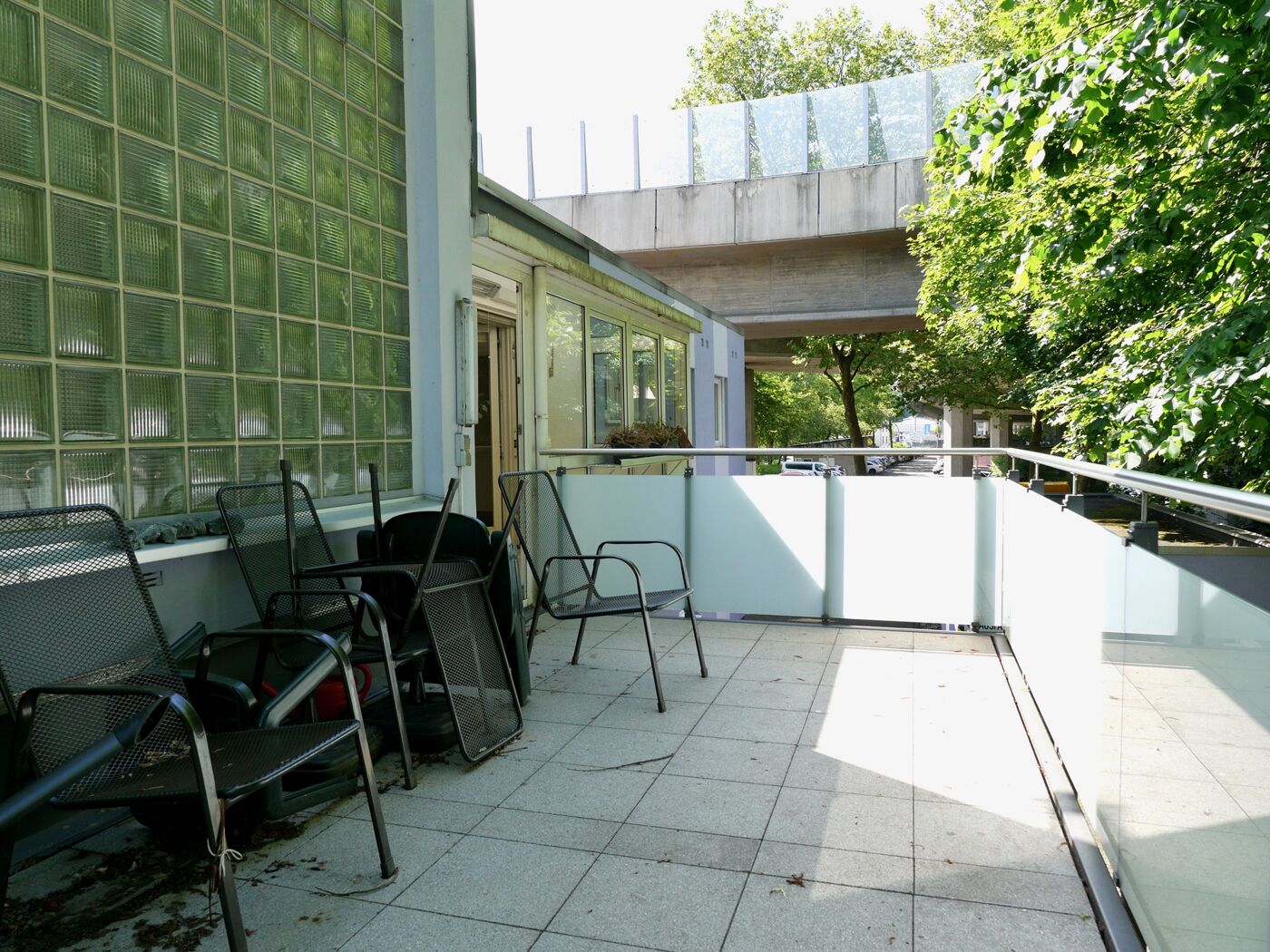 Große Balkonterrasse