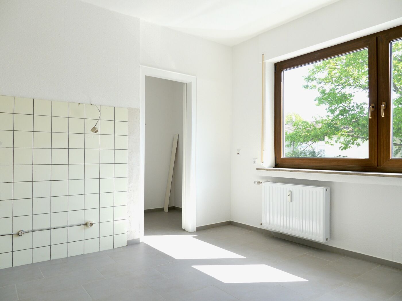 Küche mit Abstellraum