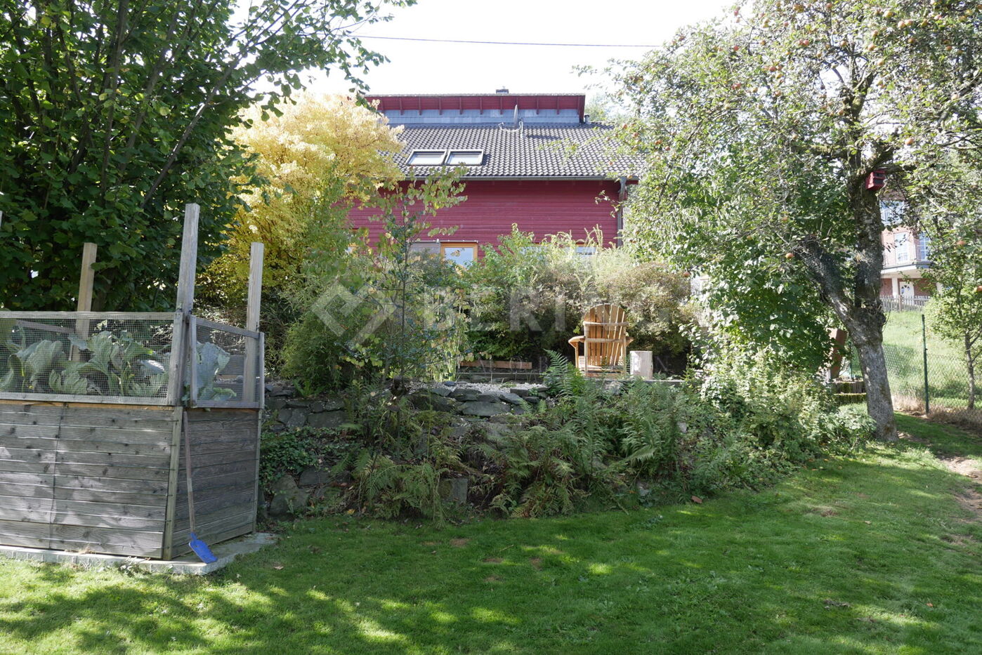 Rückansicht im Sommer