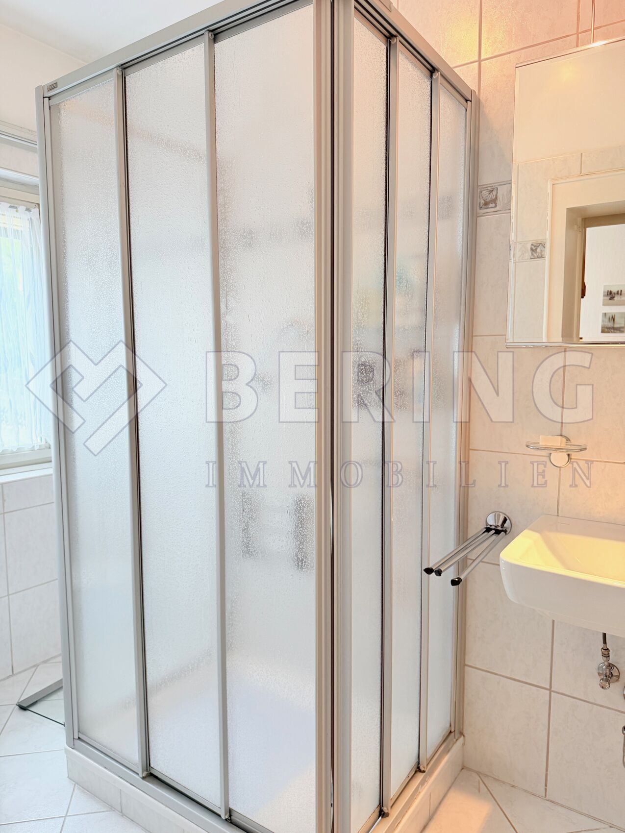 Badezimmer mit Dusche OG