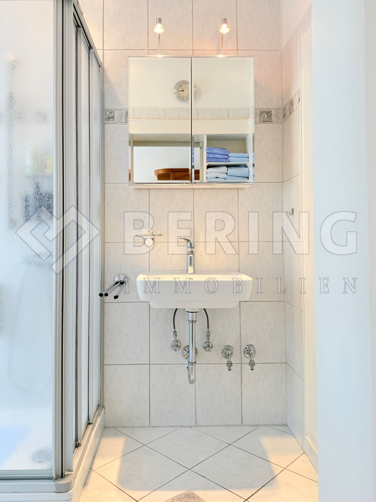 Badezimmer mit Dusche OG
