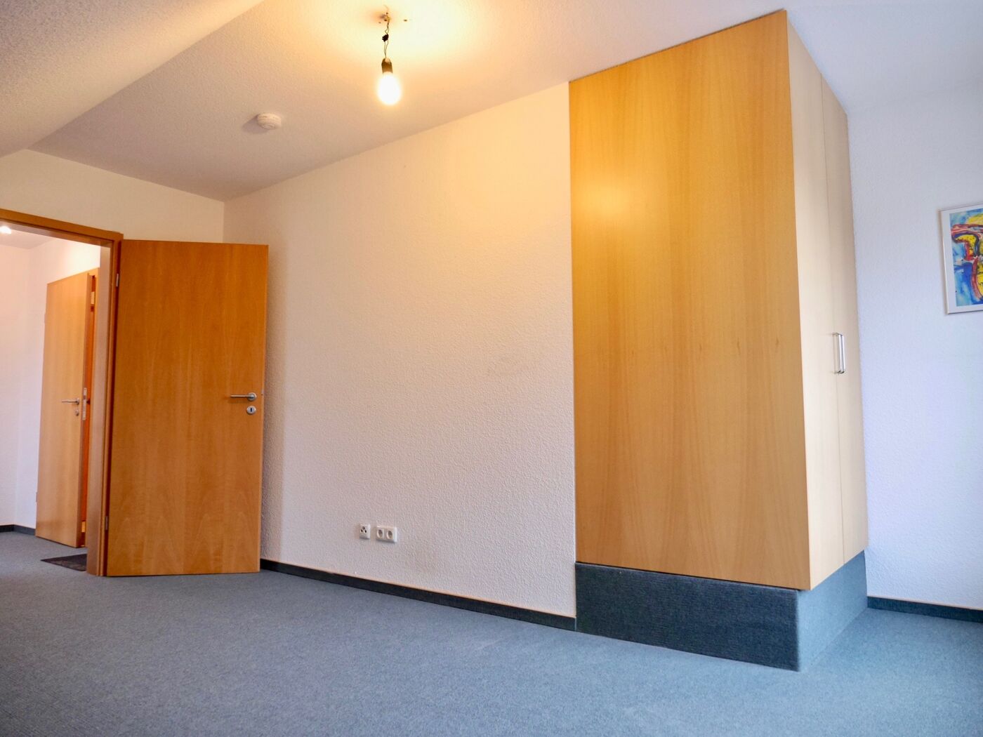 mit Einbauschrank