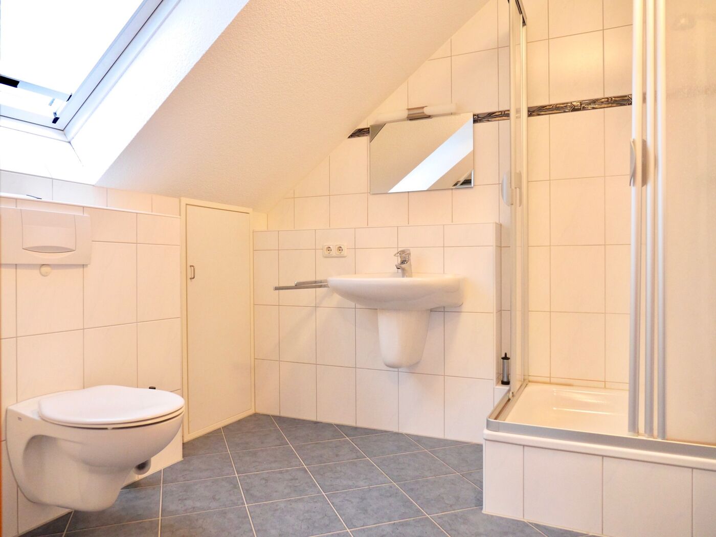 Tageslichtbad mit Dusche