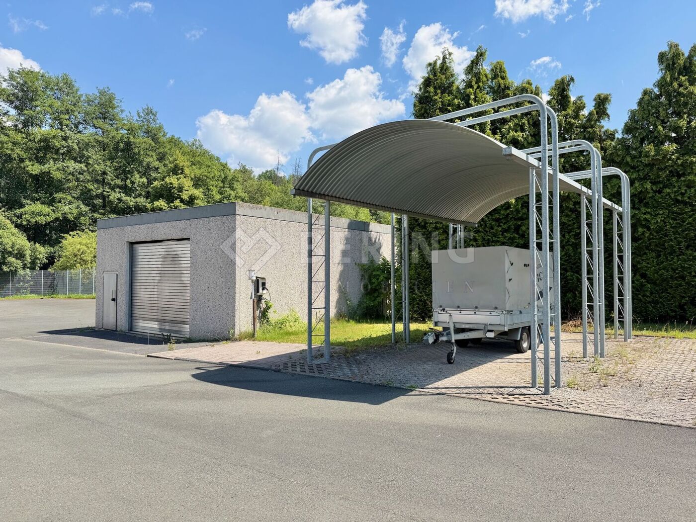 Großes Carport