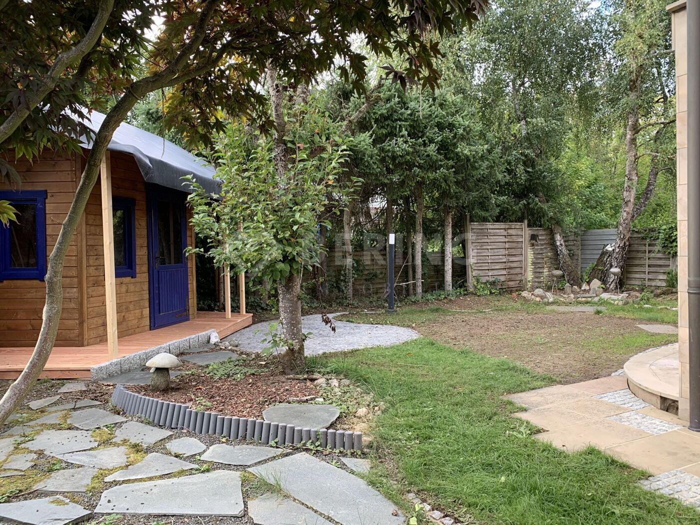 Grundstück mit Gartenhaus 