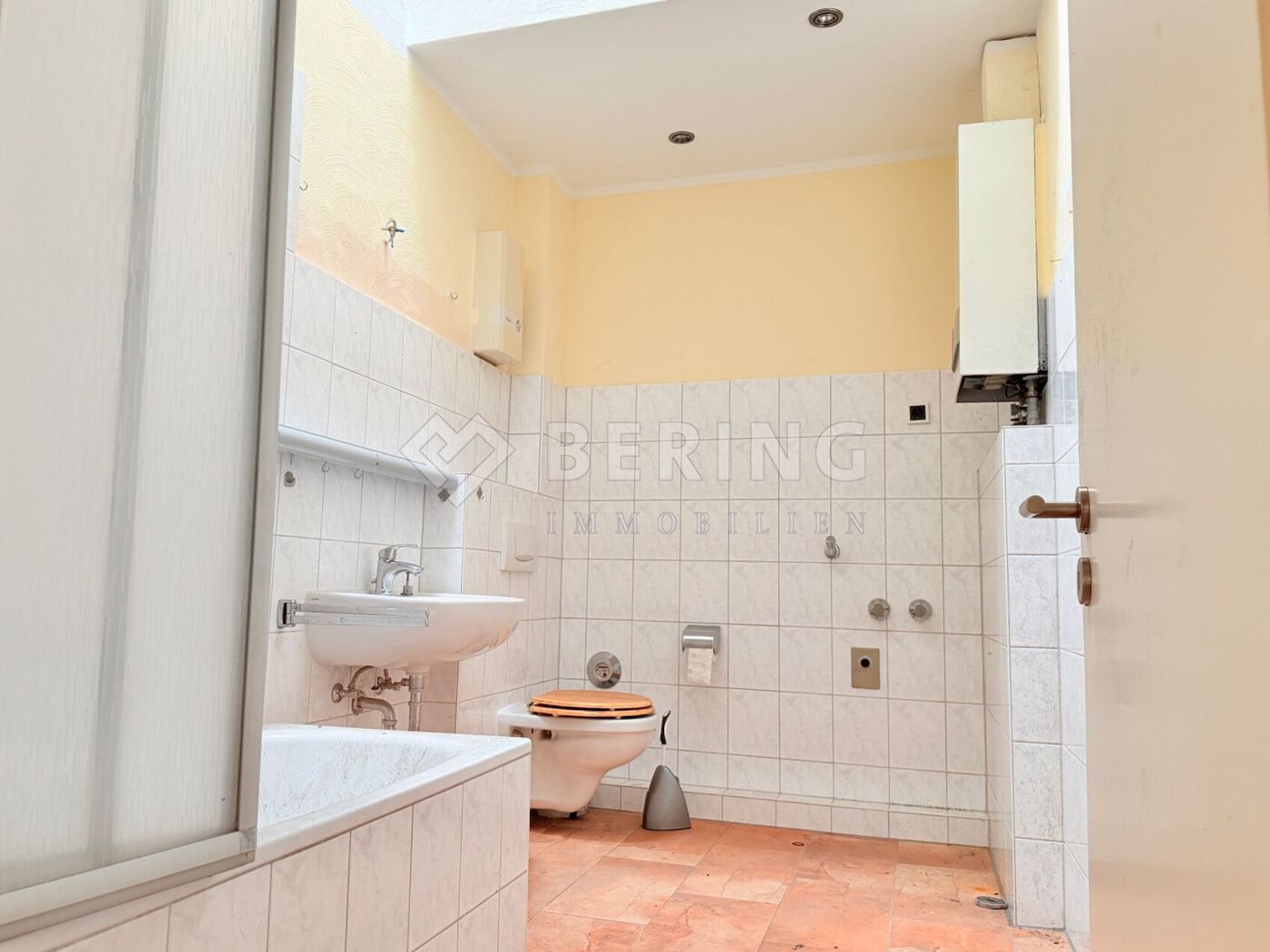 Blick ins Badezimmer