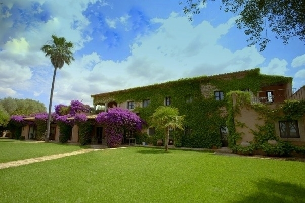 Luxury finca close to golf course