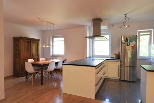 Küche mit Essbereich