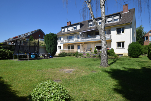 Blick vom Garten zum Haus