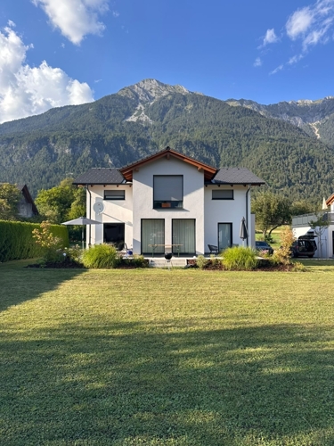 Blick vom Garten zum Haus
