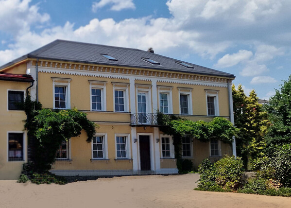 26-002-Das Herrenhaus-Ostansicht