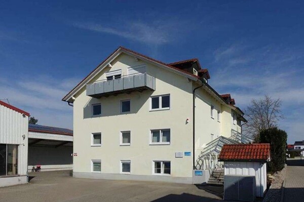 BI-26-006-Südansicht Bürogebäude