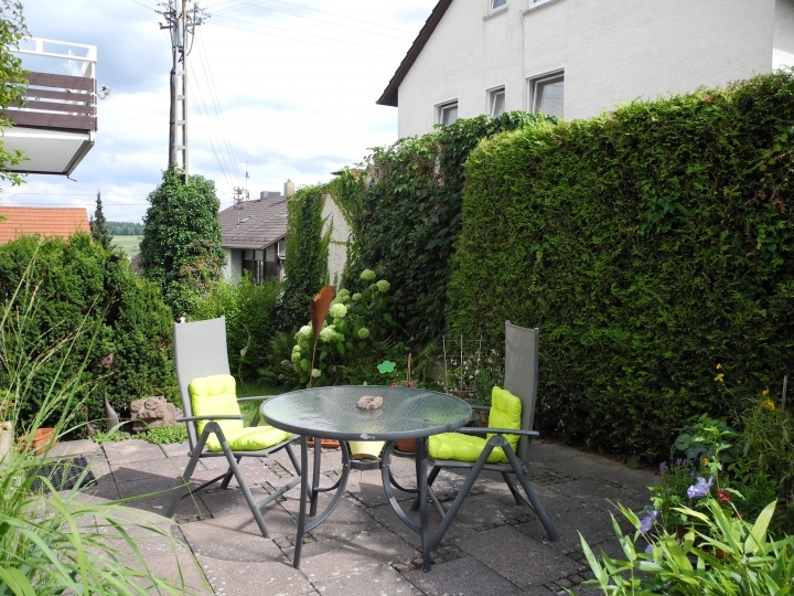 Hier erwartet Sie etwas ganz Besonderes! Zwei Wohnungen in einem Haus. 1x mit Garten, 1x vermietet.